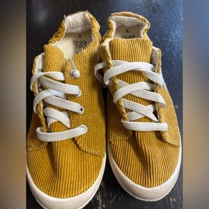 Time and Tru Mustard color Size 9